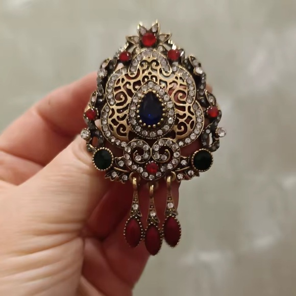 Vintage Baroque Queen Crystal Elegant Brooch - Picture 10 of 10